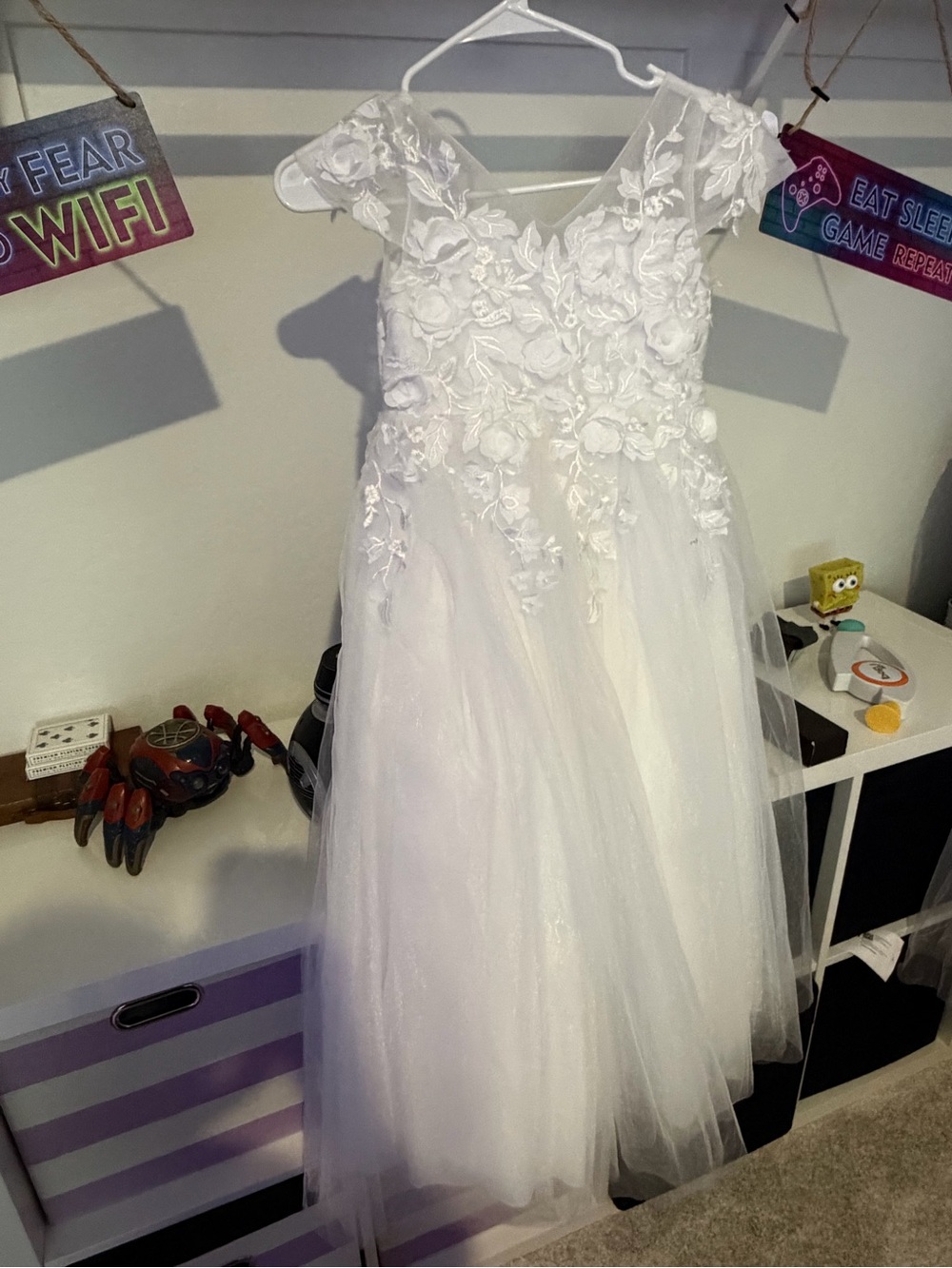 White Floral Appliqué Tulle Girls' Dress. Free gift included:Flower girl basket!